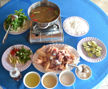 Món lẩu gà Vinh Sang đã được đề cử Top 100 món ăn ngon Việt Nam.