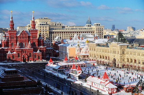 Nắng vàng rực rỡ trong trên quảng trường Đỏ trong những ngày đầu của tháng cuối đông ở nước Nga.