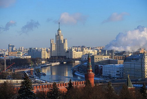 .Vẻ đẹp yên bình của sông Moscow trong một ngày mùa đông đầy nắng.