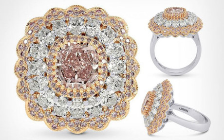 Chiếc nhẫn nạm kim cương màu có giá 124.740 USD