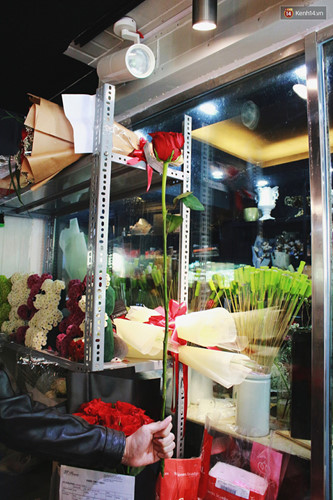 Nhiều người mua hoa hồng Ecuador tặng bạn gái dịp Valentine (Ảnh: KT)
