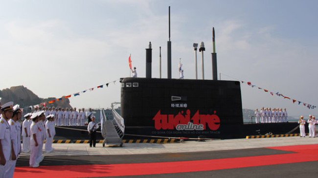 Sáng 15/1/2014, tại Quân cảng Lữ đoàn Tàu ngầm 189, Căn cứ Cam Ranh, Bộ Tư lệnh Quân chủng Hải quân tổ chức Lễ tiếp nhận tàu ngầm HQ-182 Hà Nội. (Ảnh: Tuổi Trẻ)