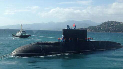 Đây là những tàu ngầm hiện đại, thuộc thế hệ thứ ba, trang bị tên lửa chống hạm Club giúp tăng khả năng tấn công từ xa, bên cạnh thuỷ lôi và mìn biển. (Ảnh: Thanh Niên)
