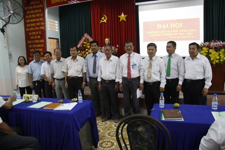 Ban chấp hành Hiệp hội vận tải tỉnh Vĩnh Long ra mắt đại hội. 