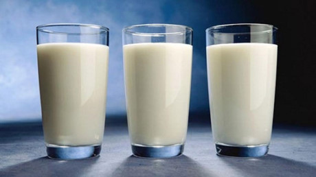 Uống sữa tươi chưa tiệt trùng có thể bị bệnh tiêu chảy. Vì vậy, bạn nên chọn sữa tươi đã qua quá trình tiệt trùng.
