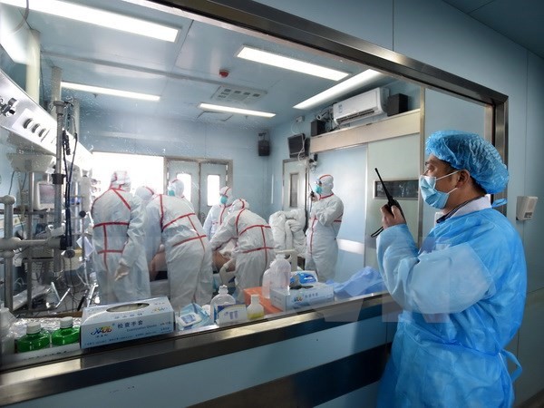 Bệnh nhân nhiễm virus H7N9 được điều trị tại một bệnh viện ở Vũ Hán, Hồ Bắc (Trung Quốc) ngày 12/2. (Nguồn: AFP/TTXVN)