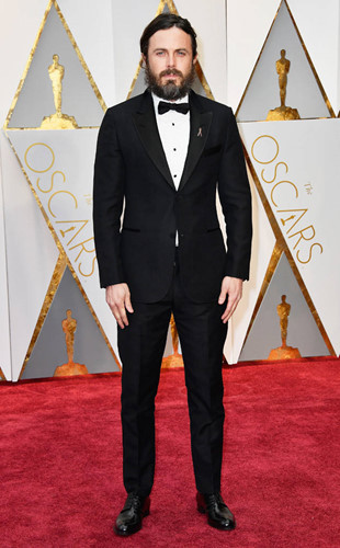 Casey Affleck, ứng viên nặng ký ở hạng mục Nam diễn viên chính xuất sắc nhất tại Oscar năm nay. Casey từng giành chiến thắng ở giải Quả cầu vàng, BAFTA cùng nhiều giải thưởng tiền Oscar khác.