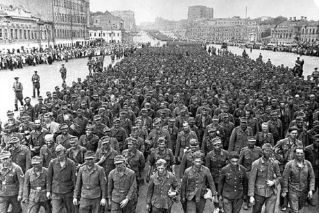 57.000 tù binh Đức bị bắt trong chiến dịch Bagration. Họ được diễu qua các con phố Moscow (Nga) vào tháng 7/1944.