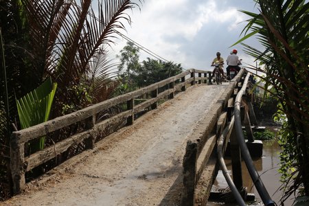 Cầu Hiếu Thuận đã xuống cấp, rất cần một chiếc cầu mới thay thế.