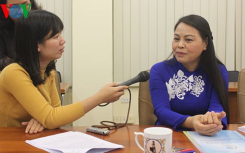 Bà Nguyễn Thị Thu Hà trả lời phỏng vấn của phóng viên VOV