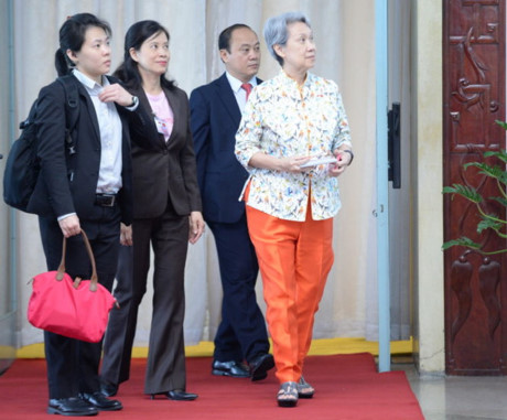 Phu nhân Thủ tướng Lý Hiển Long tại Hội trường Thống Nhất TPHCM. Bà Hà Tinh sinh năm 1953, kết hôn với Thủ tướng Lý Hiển Long năm 1985 và có 4 người con. (Ảnh: Tuổi Trẻ)