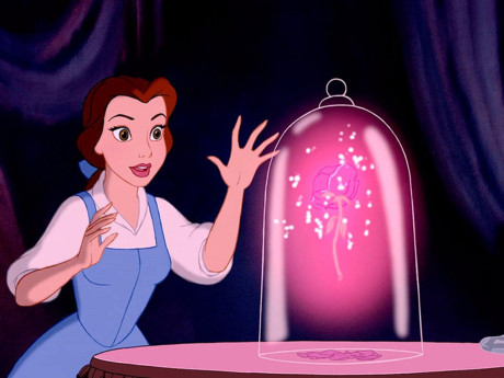 Belle trong phim là một trong những công chúa Disney đầu tiên được xây dựng ở lứa tuổi 20. Paige O'Hara - người lồng tiếng cho nhân vật Belle chia sẻ với Vanity Fair rằng, 