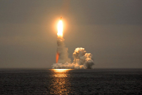 Tên lửa đạn đạo liên lục địa RSM-56 Bulava được phóng đi từ tàu ngầm.