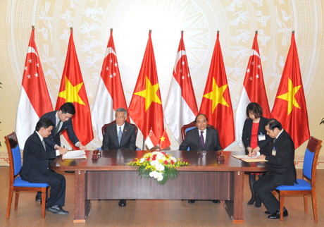 Sau hội đàm, hai Thủ tướng đã chứng kiến lễ ký các văn kiện hợp tác giữa hai bên.