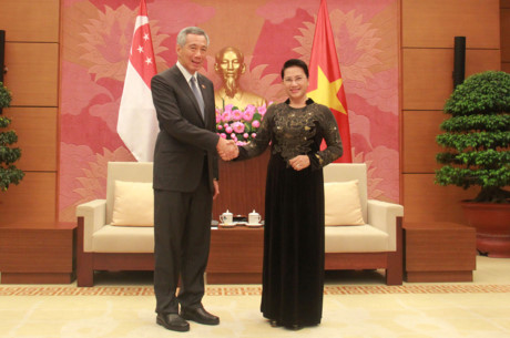 Chiều 23/3, tại Nhà Quốc hội, Chủ tịch Quốc hội Nguyễn Thị Kim Ngân hội kiến với Thủ tướng Singapore Lý Hiển Long.