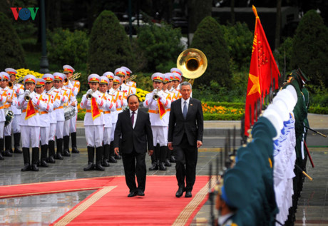 Nhân dịp Thủ tướng Lý Hiển Long thăm chính thức Việt Nam, hai bên đã ra tuyên bố chung giữa nước Cộng hòa Xã hội chủ nghĩa Việt Nam và Cộng hòa Singapore.