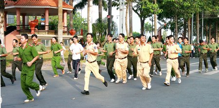  Lực lượng vũ trang tỉnh trên đường chạy