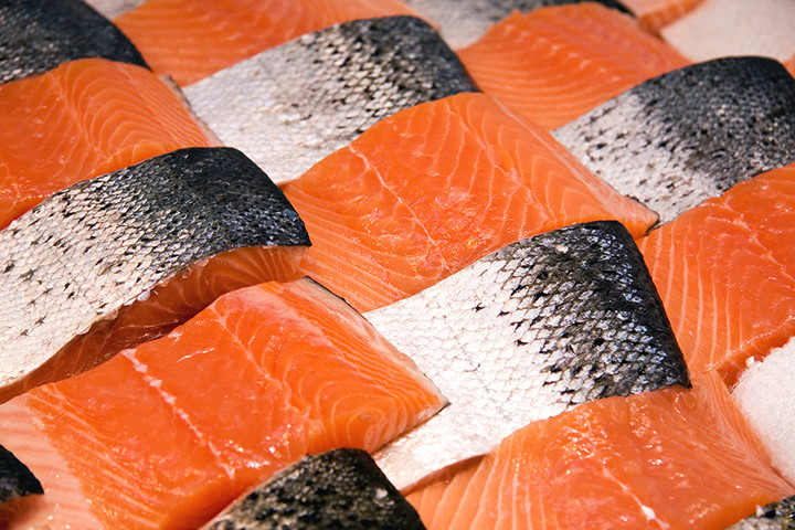 Ăn ít nhất 2 bữa cá 1 tuần: Hãy ăn ít nhất mỗi tuần 2 bữa cá sẽ giúp bạn duy trì sự cân bằng của hệ thống nội tiết, góp phần điều trị bệnh rối loạn nội tiết tố nữ hiệu quả.