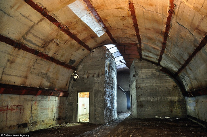 Hầm ngầm này bao gồm 2 đường hầm lớn được nối với nhau bằng hệ thống các đường hầm nhỏ. 