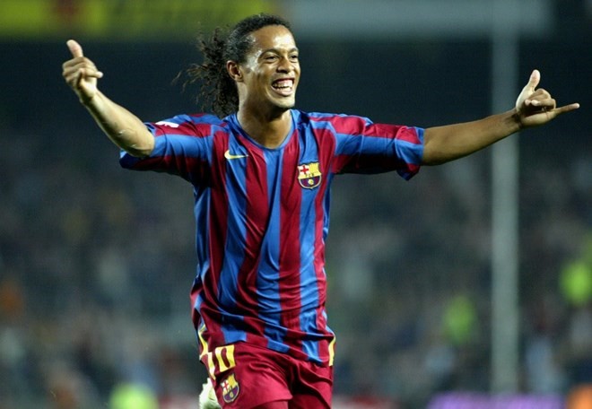 “Phù thủy sân cỏ” Ronaldinho sẽ có mặt ở Việt Nam vào tháng 4.
