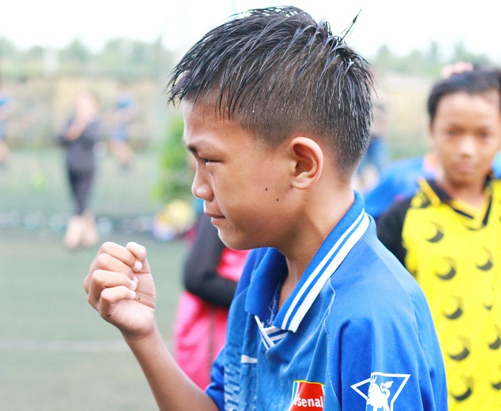 Và cũng có những nỗi buồn đến rơi nước mắt của các cầu thủ đội Trường TH Lê Lợi, sau khi thất bại trước Trường TH Chu Văn An trong trận chung kết.