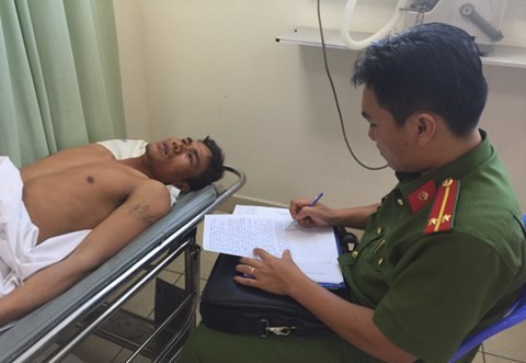 Công an lấy lời khai đối tượng Vũ Quang Công tại bệnh viện