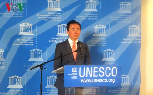 Đại sứ Phạm Sanh Châu tại cuộc thi
