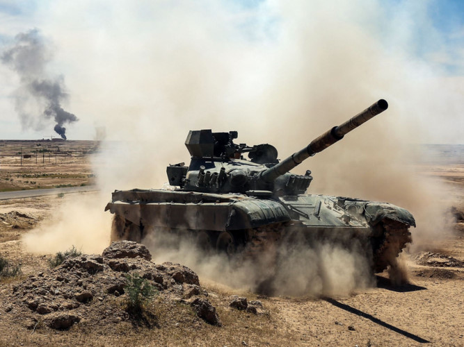 Một chiếc xe tăng của quân đội Iraq tiến tham gia chiến dịch giải phóng Mosul.