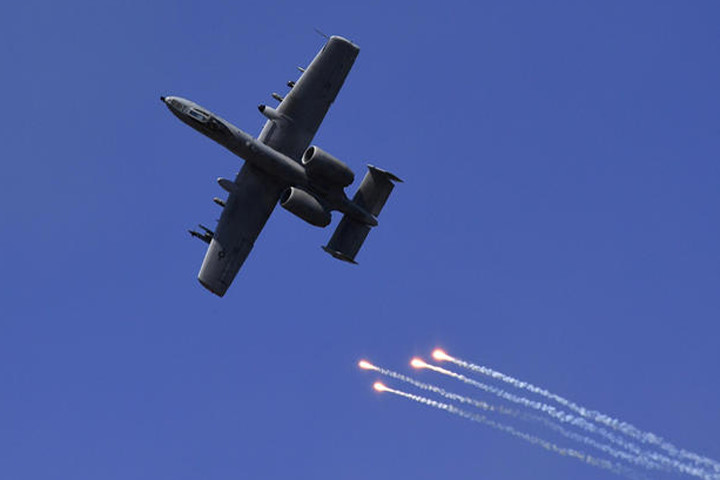 Máy bay cường kích A-10 Thunderbolt II của Mỹ trong cuộc tập trận này. Ảnh: AFP.