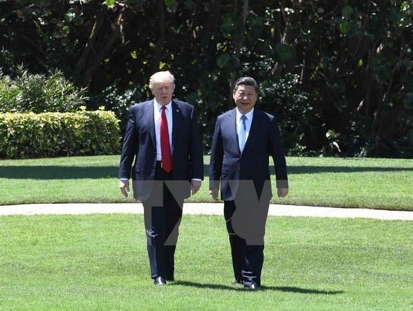 Tổng thống Mỹ Donald Trump (trái) và Chủ tịch Trung Quốc Tập Cận Bình tại cuộc gặp ở West Palm Beach, bang Florida, Mỹ ngày 7/4. (Nguồn: THX/TTXVN)