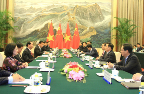 Tại buổi hội kiến, Chủ tịch nước khẳng định, giao lưu hợp tác giữa hai cơ quan lập pháp có ý nghĩa quan trọng trong tổng thể quan hệ Việt Nam - Trung Quốc.