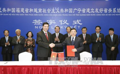 Sau buổi tiếp, Chủ tịch nước Trần Đại Quang đã chứng kiến Lễ ký kết Thỏa thuận về thiết lập quan hệ hợp tác hữu nghị giữa tỉnh Quảng Ninh của Việt Nam và tỉnh Phúc Kiến của Trung Quốc. (Ảnh: TTXVN)