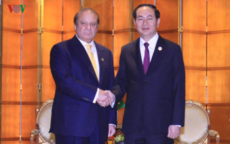 Trong ngày thứ 4 chuyến thăm cấp Nhà nước Trung Quốc, chiều 14/5, Chủ tịch nước Trần Đại Quang đã có cuộc gặp với Thủ tướng Pakistan Nawar Sharif.