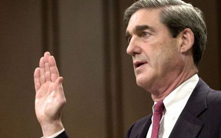 Ông Robert Mueller lúc tuyên thệ trước khi nhậm chức Giám đốc FBI vào năm 2001. Ảnh: AP.