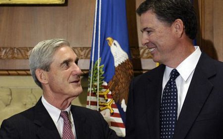 Ông Mueller (trái) và ông James Comey năm 2013. Ảnh: AP.