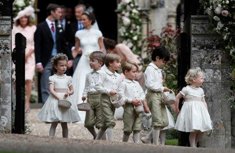 Ngày 20/5, cả gia đình Hoàng tử Anh William đã đến làng Englefield (thuộc hạt Berkshire, miền nam nước Anh) dự lễ cưới của Pippa Middleton, em gái Công nương Kate. Các thành viên nhỏ của Hoàng gia Anh, Hoàng tử George và Công chúa Charlotte cũng gia nhập 