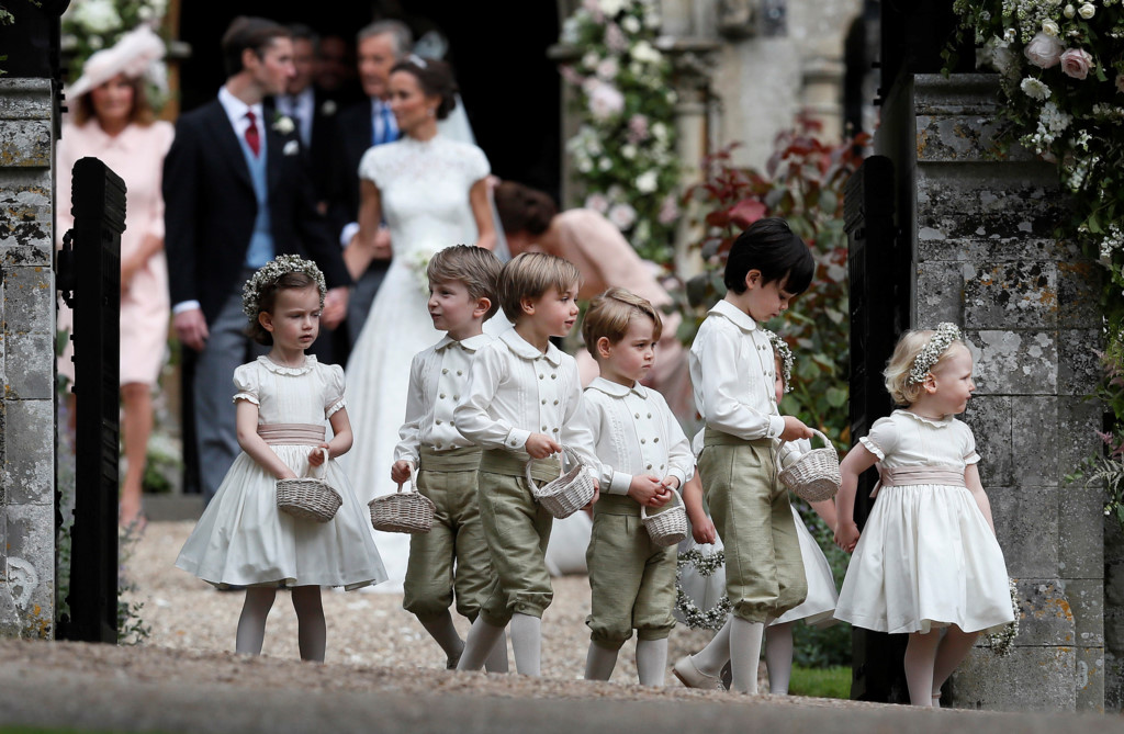 Đây là lần đầu tiên George và Charlotte làm phù dâu, phù rể. Ảnh: Reuters.