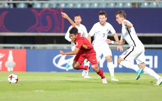 Đức Chinh thi đấu nổi bật trên hàng công U20 Việt Nam