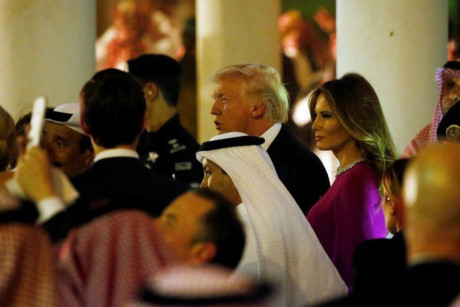 Tổng thống Mỹ Donald Trump và Đệ nhất phu nhân Melania đến lễ đón tiếp trong Cung điện Al Murabba, thủ đô Riyadh.