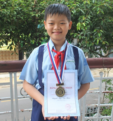 Em Huỳnh Ngọc Vân Thiên đã xuất sắc giành giải vàng vòng thi cá nhân cuộc thi CLB Toán Tuổi thơ toàn quốc năm 2017. 