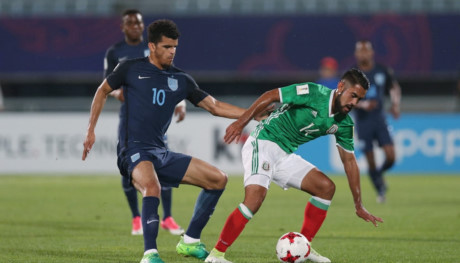 Vòng tứ kết gặp Mexico, Solanke (số 10) đã tỏa sáng với bàn thắng duy nhất giúp người Anh vào bán kết.