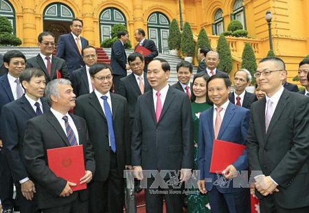 Chủ tịch nước Trần Đại Quang với các Đại sứ, Trưởng các Cơ quan đại diện Ngoại giao Việt Nam ở nước ngoài. Ảnh: Nhan Sáng/TTXVN