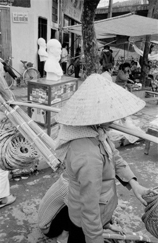 Một góc phố Hà Nội, 26/2/1990. Ảnh: Magnumphotos.com