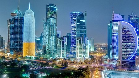 Thủ đô Doha của Qatar rực rỡ về đêm.