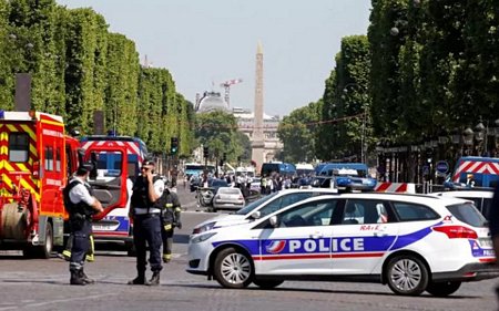 Cảnh sát Pháp bảo vệ hiện trường. (Ảnh: Reuters)