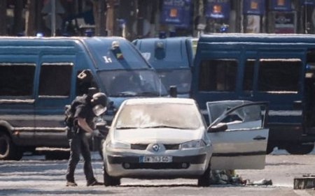 Hiện trường vụ tấn công khủng bố tại Pháp. Ảnh: EPA