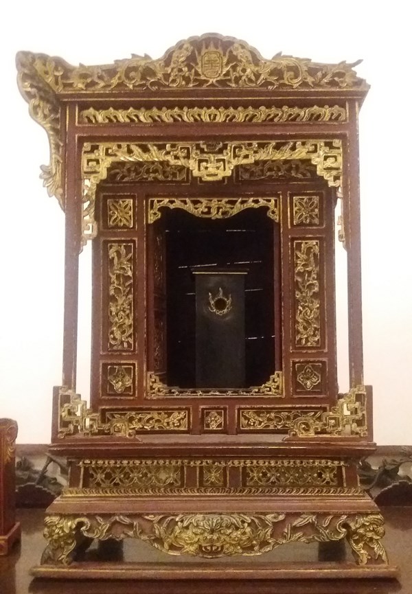 Khám thờ, bài vị (gỗ sơn son thếp vàng), thế kỷ 19-20. (Ảnh: BTC)