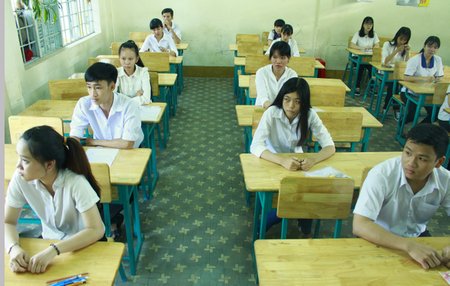 Thí sinh dự thi ở điểm thi THPT Nguyễn Thông.