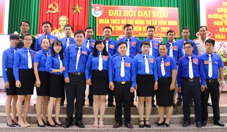 Ra mắt BCH Đoàn TNCS Hồ Chí Minh TX Bình Minh nhiệm kỳ mới.