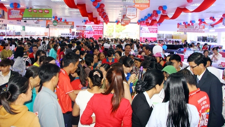 Nhiều chương trình khuyến mãi hấp dẫn tại Trung tâm mua sắm Nguyễn Kim- Vĩnh Long.